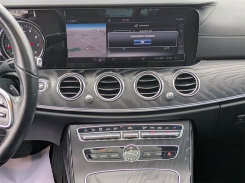 Used 2019 Mercedes-Benz E 300 4MATIC image 17