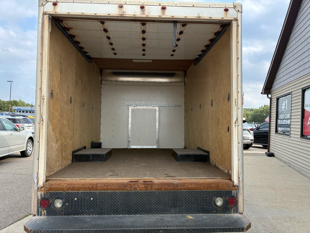 Used 2017 Chevrolet Express 3500 RWD image 16