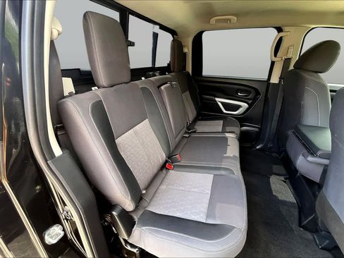 Used 2022 Nissan Titan SV RWD image 20