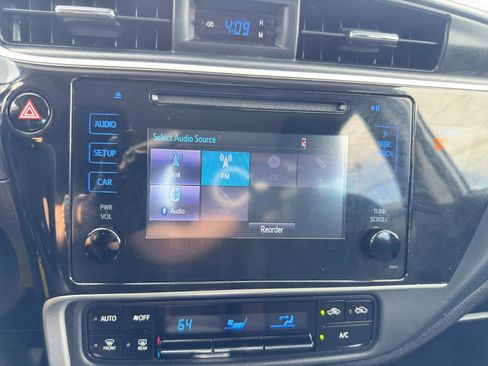 Used 2019 Toyota Corolla LE FWD image 46