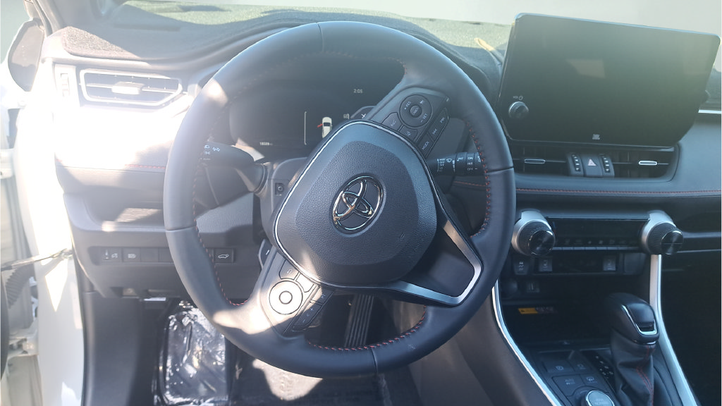 Used 2024 Toyota RAV4 XSE AWD/4WD image 18