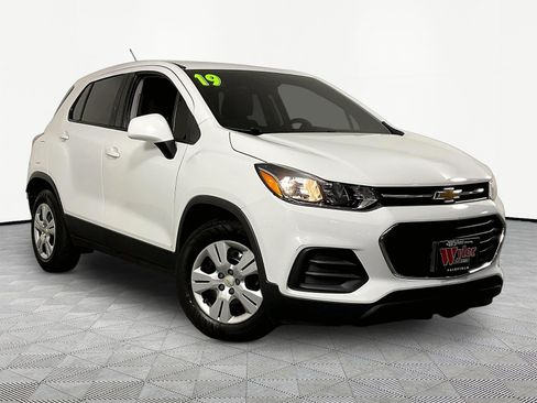 Used 2019 Chevrolet Trax LS FWD image 3