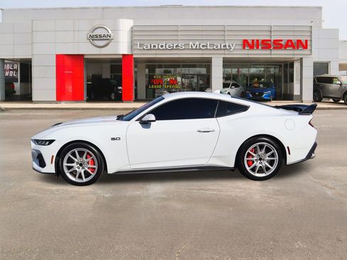 Used 2024 Ford Mustang GT Premium image 6