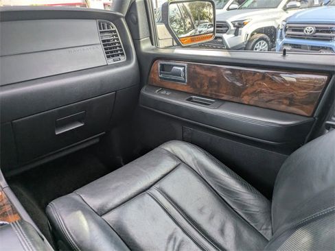 Used 2015 Lincoln Navigator 4WD image 17