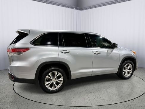 Used 2015 Toyota Highlander Plus image 6