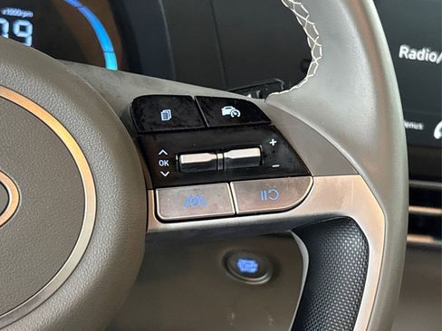 Certified 2025 Hyundai Elantra Sport image 20