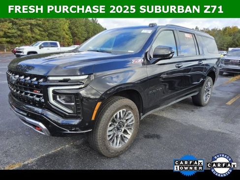 Used 2025 Chevrolet Suburban Z71 image 5