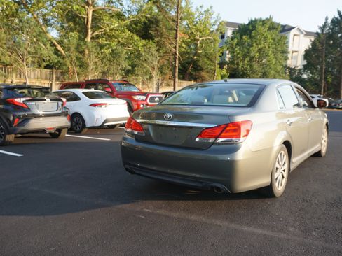 Used 2011 Toyota Avalon Limited FWD image 4