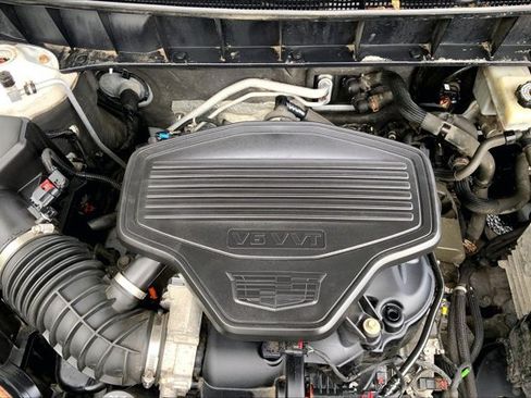 Used 2018 Cadillac XT5 Luxury w/ Driver Awareness Package AWD/4WD image 32