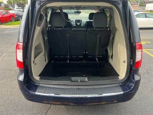 Used 2015 Chrysler Town & Country Touring w/ Driver Convenience Group FWD image 15