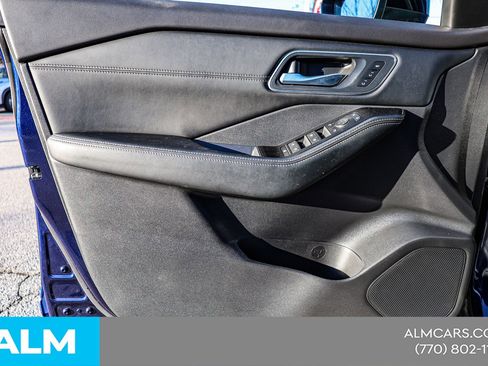 Used 2025 Nissan Rogue Platinum image 44