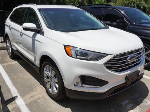 Used 2020 Ford Edge Titanium FWD image 3