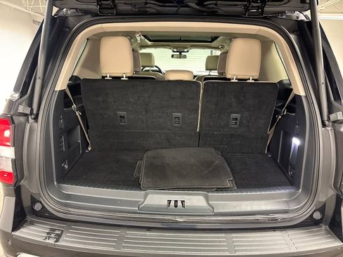 Used 2023 Ford Expedition XLT image 18