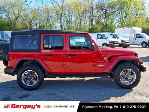 Used 2021 Jeep Wrangler Unlimited Sahara AWD/4WD image 9