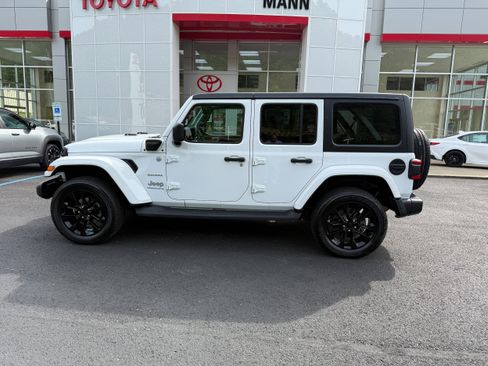 Used 2023 Jeep Wrangler Sahara w/ Cold Weather Group AWD/4WD image 2