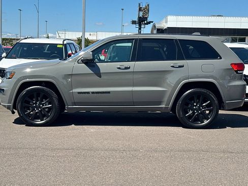Used 2020 Jeep Grand Cherokee Altitude RWD image 7