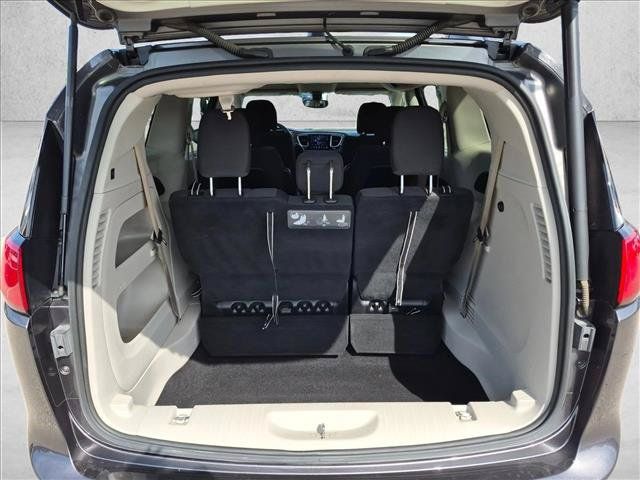 Used 2018 Chrysler Pacifica Touring Plus FWD image 7