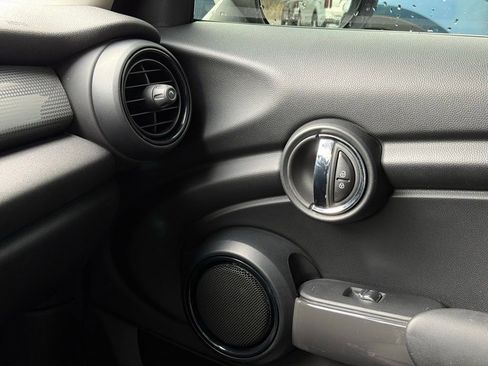 Used 2017 MINI Cooper 4-Door Hardtop image 30