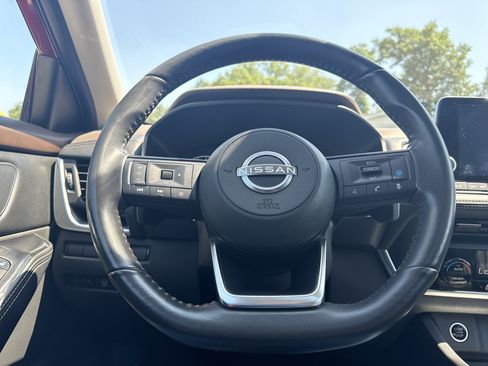 Used 2023 Nissan Rogue SV w/ SV Premium B Package AWD/4WD image 25