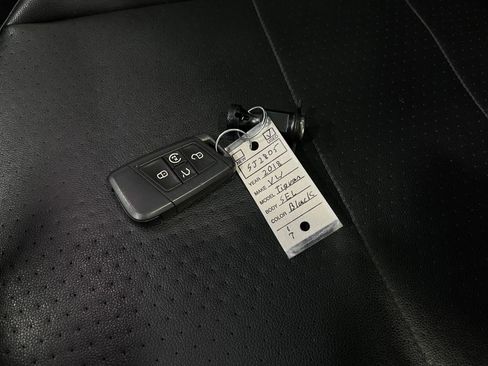 Used 2018 Volkswagen Tiguan SEL image 39