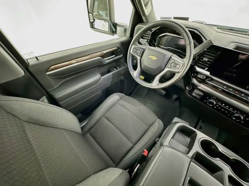 Used 2025 Chevrolet Silverado 2500 LT AWD/4WD image 9