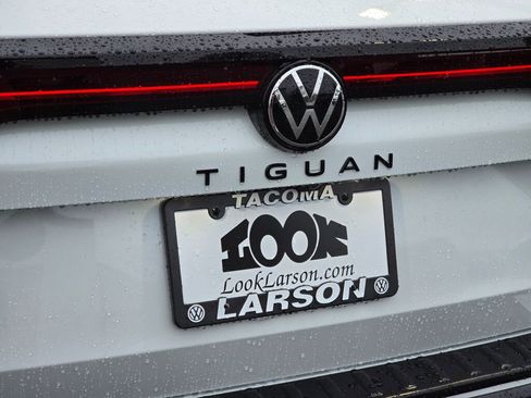 New 2026 Volkswagen Tiguan SE R-Line image 16