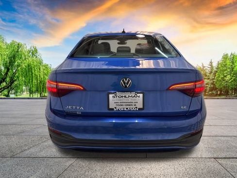 Certified 2022 Volkswagen Jetta SE image 5