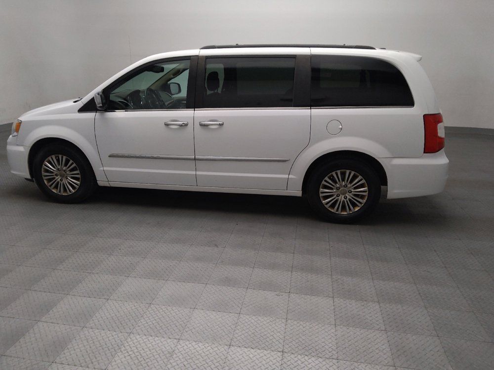 Used 2015 Chrysler Town & Country Touring-L w/ Driver Convenience Group FWD image 3