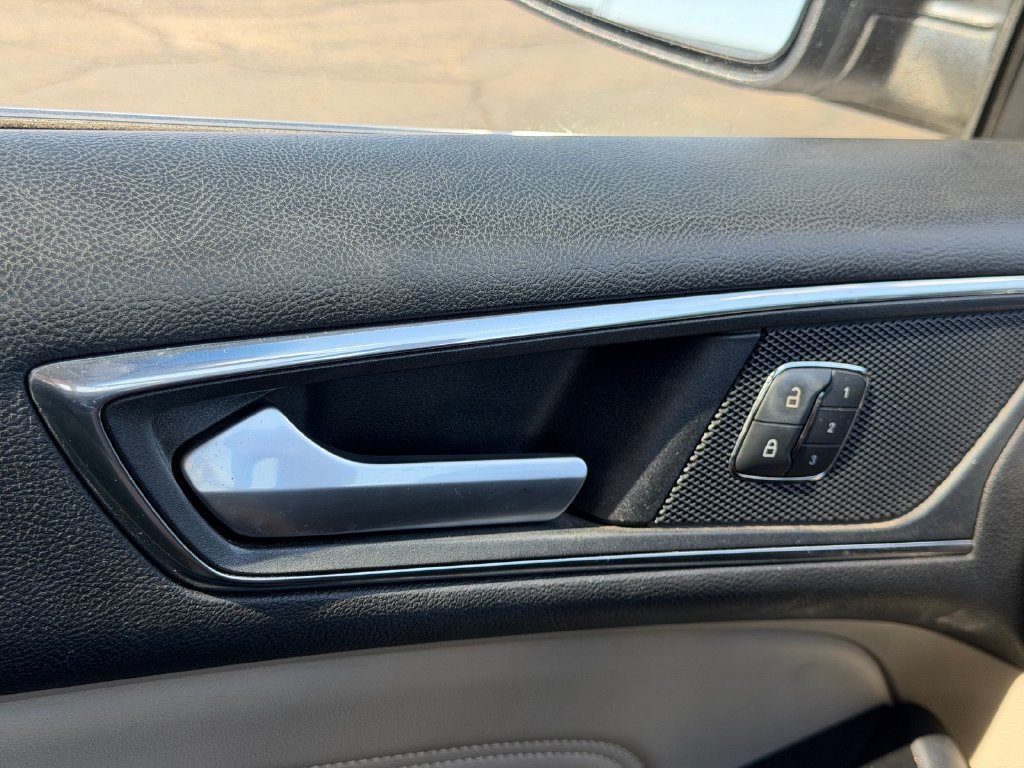 Used 2018 Ford Edge Titanium w/ Equipment Group 301A FWD image 9
