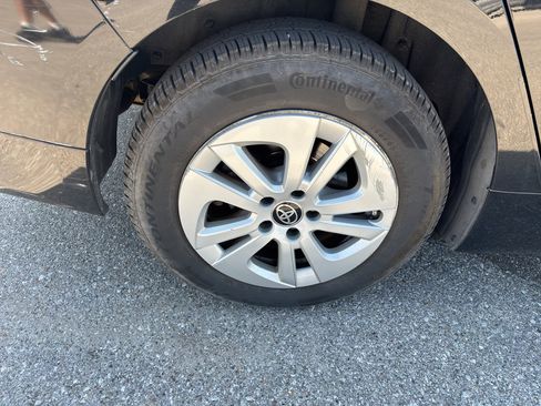 Used 2016 Toyota Prius Two FWD image 9