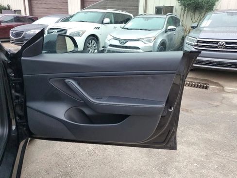 Used 2021 Tesla Model 3 Standard Range Plus image 17