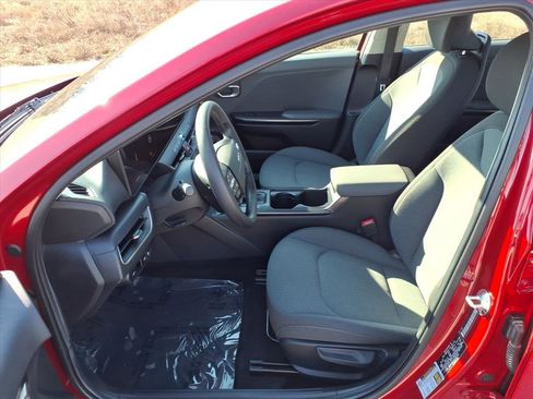 Used 2025 Kia K4 LXS image 23