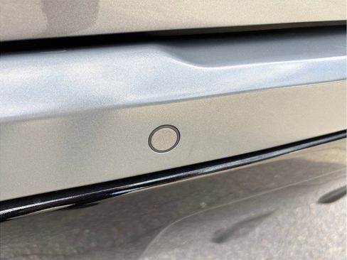 Used 2020 Land Rover Range Rover Sport SE image 17