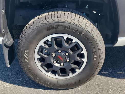 Used 2024 Toyota Tacoma TRD Off-Road AWD/4WD image 9