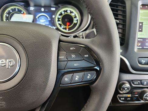 Used 2023 Jeep Cherokee Altitude Lux image 31