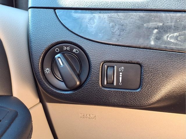 Used 2016 Dodge Grand Caravan SXT w/ Rear Park Assist Package FWD image 11