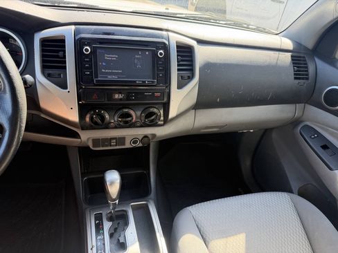 Used 2014 Toyota Tacoma PreRunner w/ SR5 Package RWD image 7
