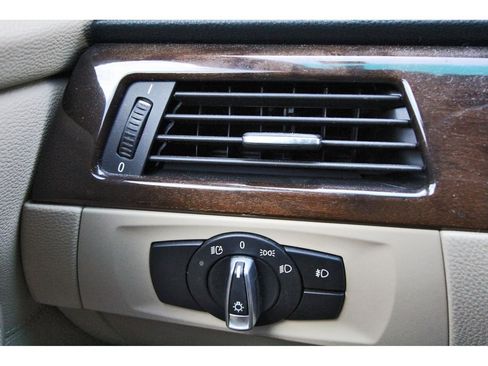 Used 2011 BMW 328i Sedan RWD image 9