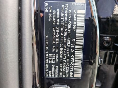 Certified 2025 Porsche Macan image 30