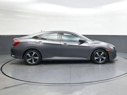 Used 2017 Honda Civic Touring image 3