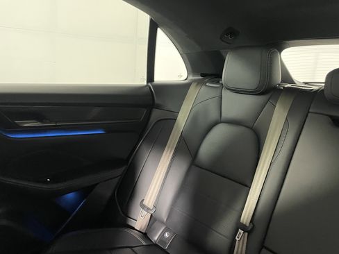 Certified 2025 Porsche Macan Turbo Electric AWD/4WD image 15