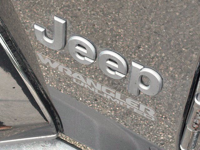 Used 2022 Jeep Wrangler Unlimited Sahara AWD/4WD image 5