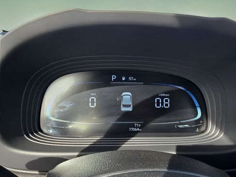 Used 2025 Hyundai Venue SEL image 22