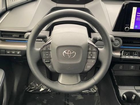 Used 2025 Toyota Prius XLE AWD/4WD image 14