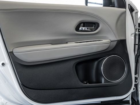 Used 2021 Honda HR-V EX-L image 9