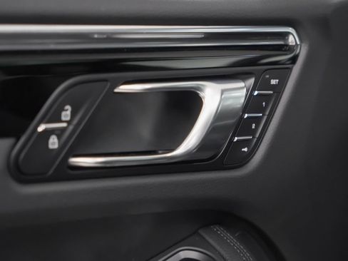 Certified 2026 Porsche Macan AWD/4WD image 22