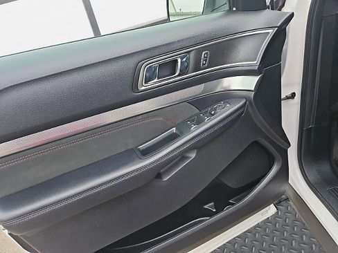 Used 2019 Ford Explorer XLT w/ Equipment Group 202A image 31