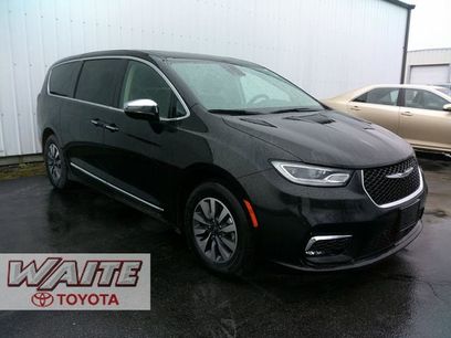 Used 2023 Chrysler Pacifica Limited
