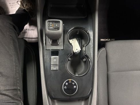 Used 2024 Nissan Rogue S image 30