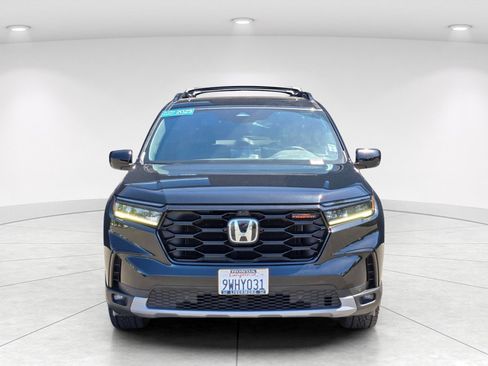 Used 2025 Honda Pilot TrailSport image 3